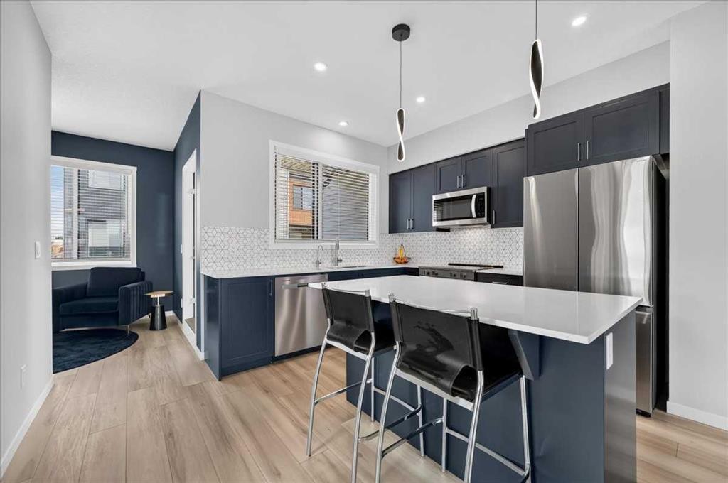 401-81 Midtown Boulevard Sw, Airdrie, AB - Indoor Photo Showing Kitchen With Stainless Steel Kitchen With Upgraded Kitchen