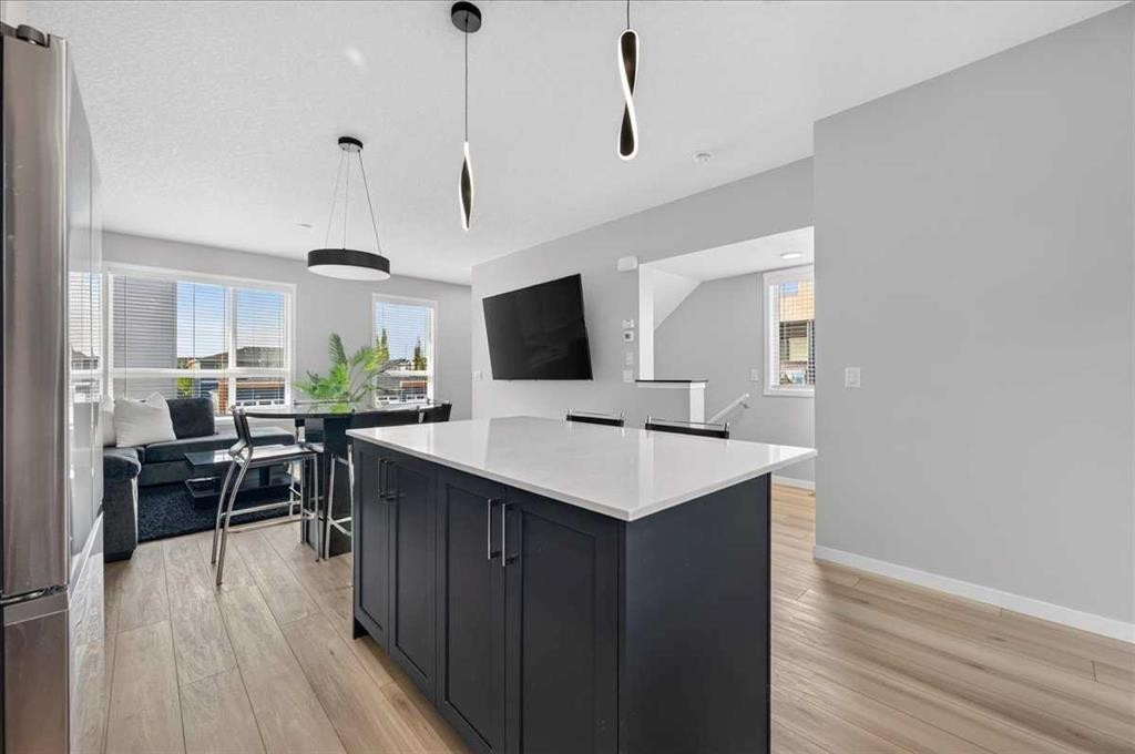401-81 Midtown Boulevard Sw, Airdrie, AB - Indoor Photo Showing Kitchen