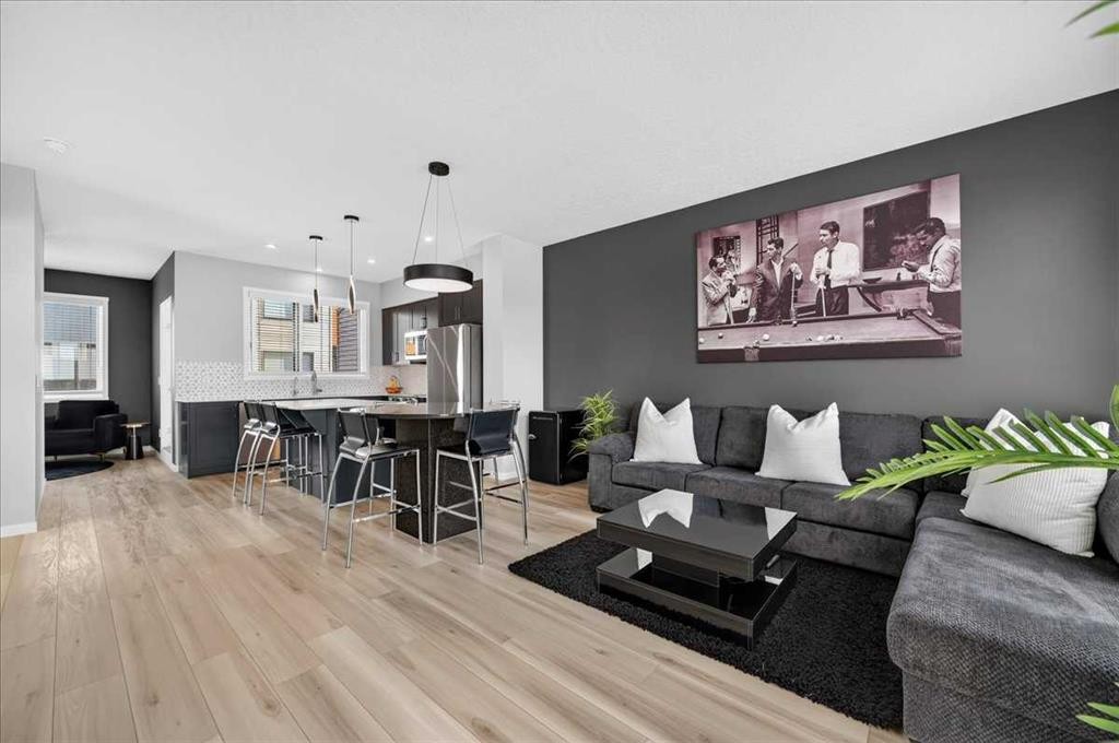 401-81 Midtown Boulevard Sw, Airdrie, AB - Indoor Photo Showing Living Room