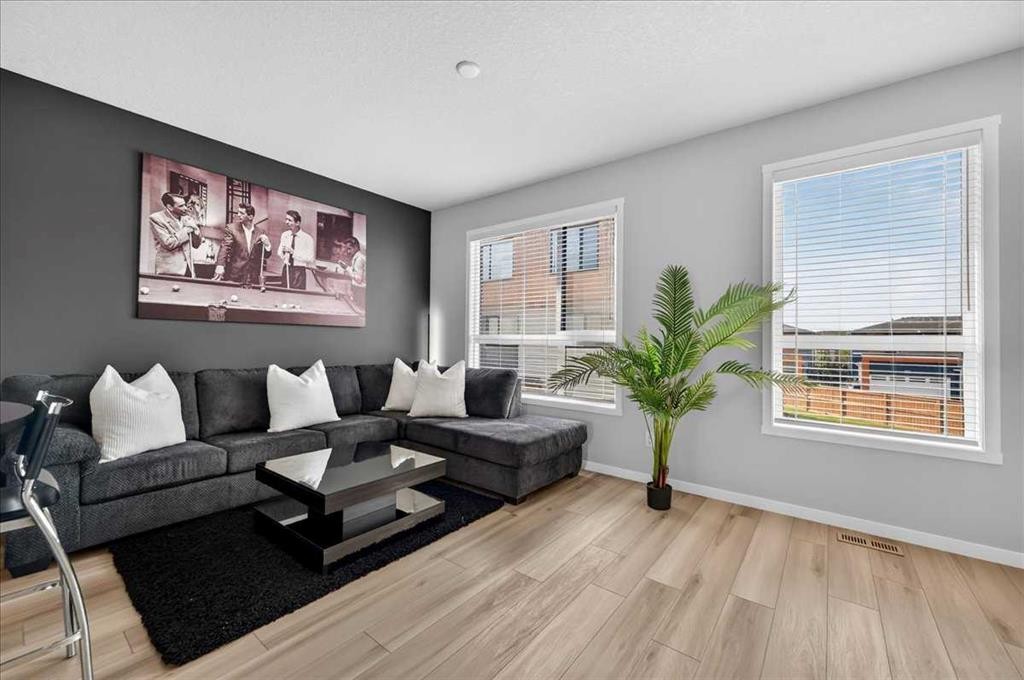 401-81 Midtown Boulevard Sw, Airdrie, AB - Indoor Photo Showing Living Room