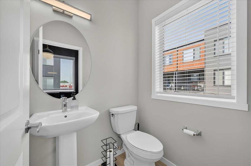 401-81 Midtown Boulevard Sw, Airdrie, AB - Indoor Photo Showing Bathroom