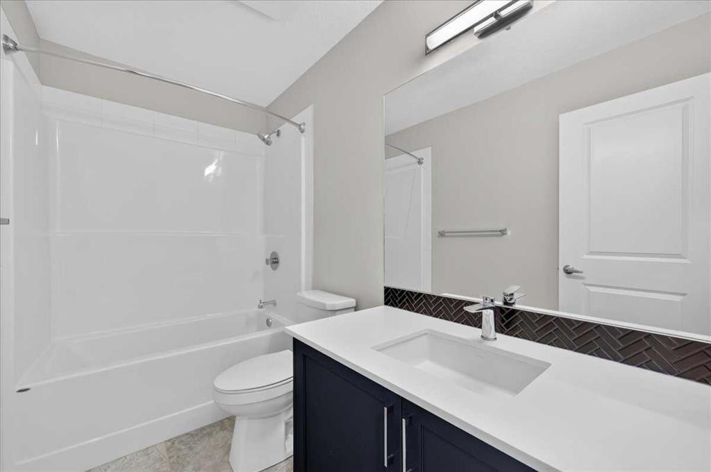 401-81 Midtown Boulevard Sw, Airdrie, AB - Indoor Photo Showing Bathroom