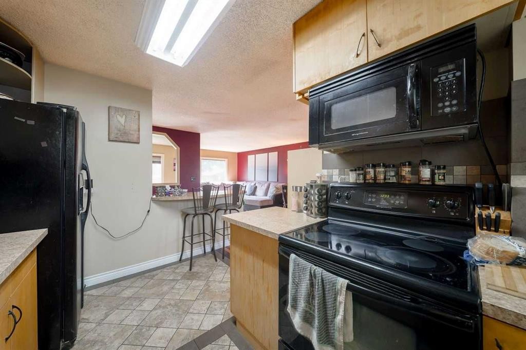 3603 29A Avenue Se, Calgary, AB - Indoor Photo Showing Kitchen
