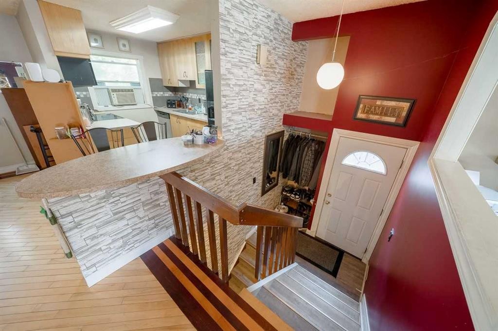 3603 29A Avenue Se, Calgary, AB - Indoor