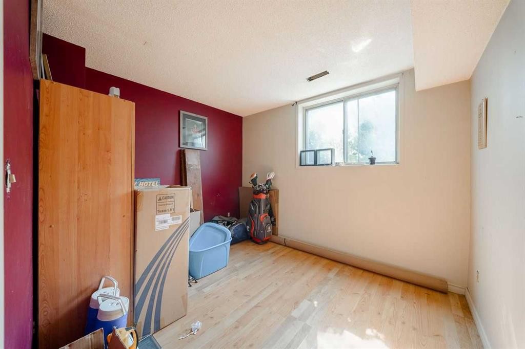 3603 29A Avenue Se, Calgary, AB - Indoor Photo Showing Other Room