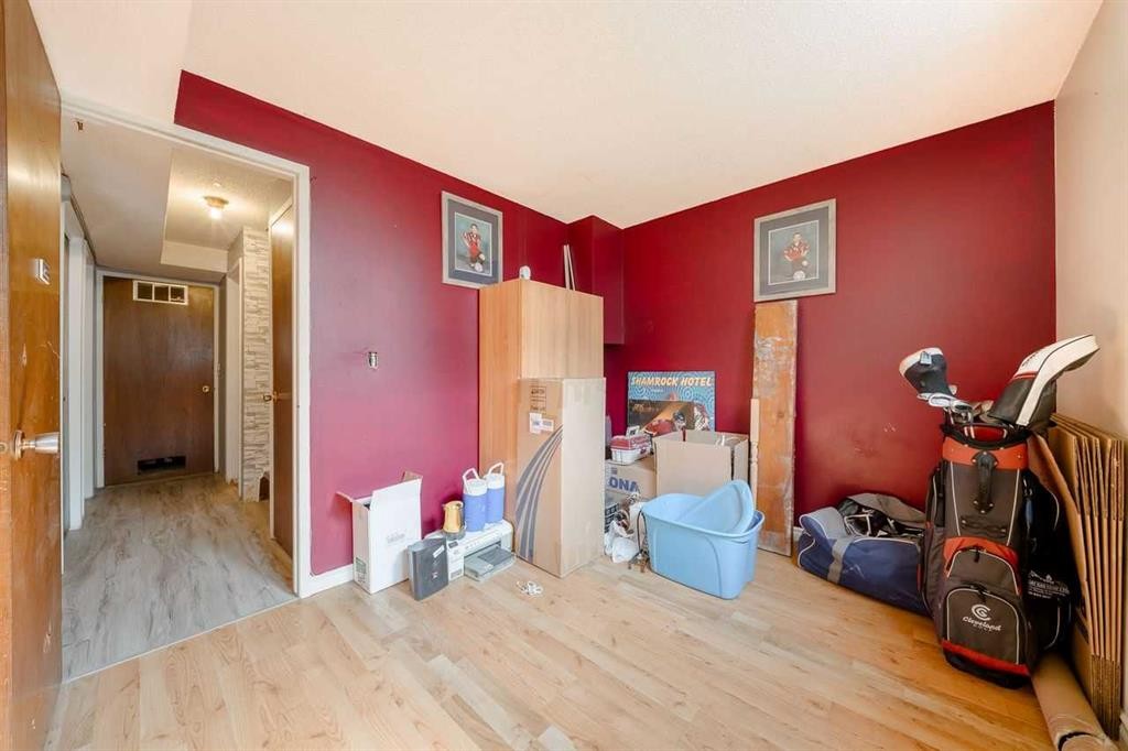 3603 29A Avenue Se, Calgary, AB - Indoor Photo Showing Other Room