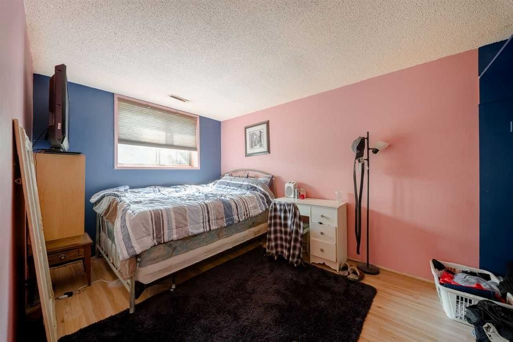 3603 29A Avenue Se, Calgary, AB - Indoor Photo Showing Bedroom