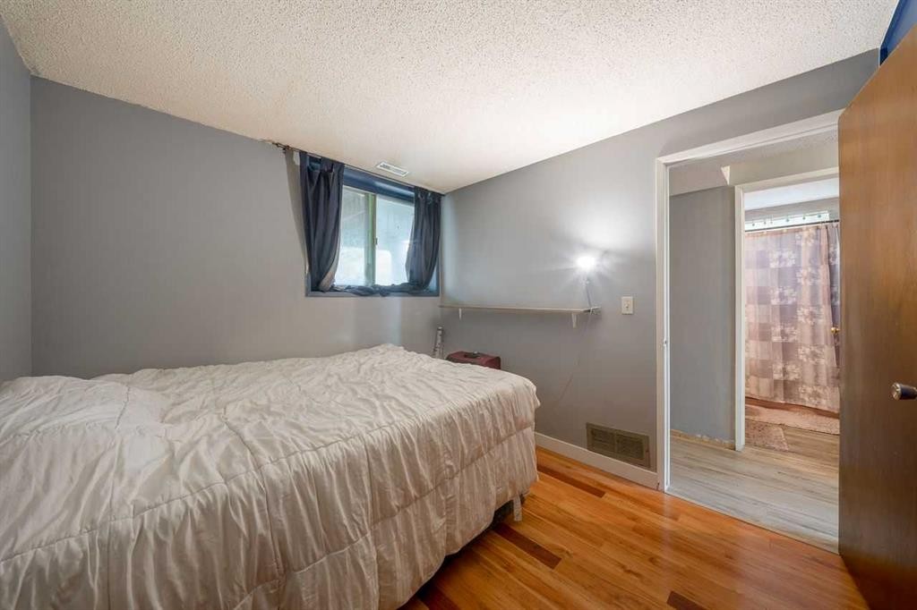 3603 29A Avenue Se, Calgary, AB - Indoor Photo Showing Bedroom