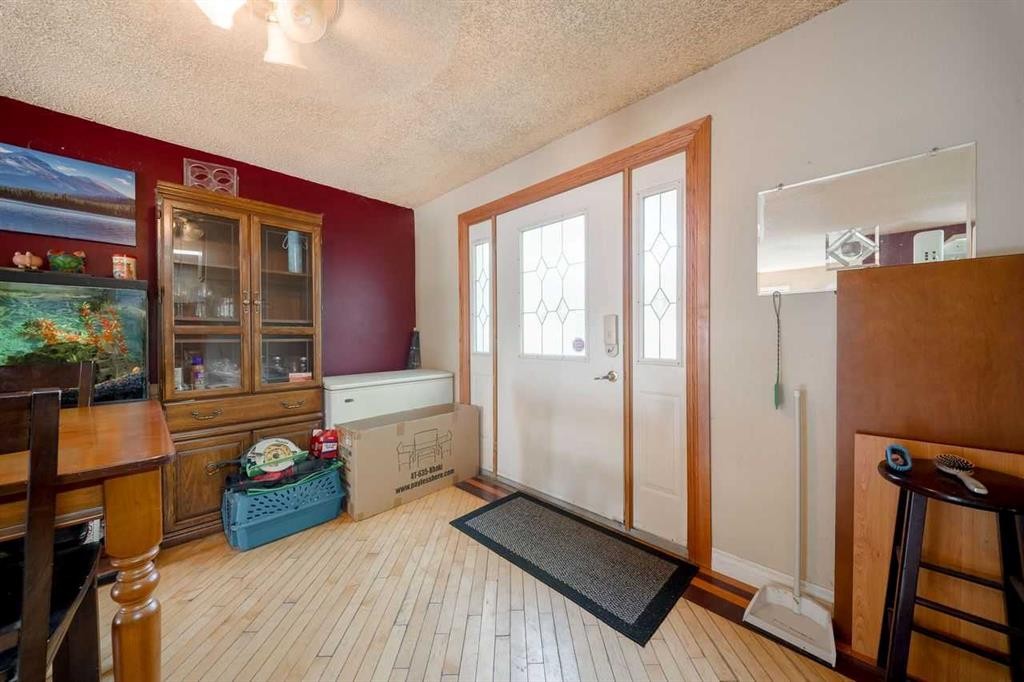 3603 29A Avenue Se, Calgary, AB - Indoor Photo Showing Other Room