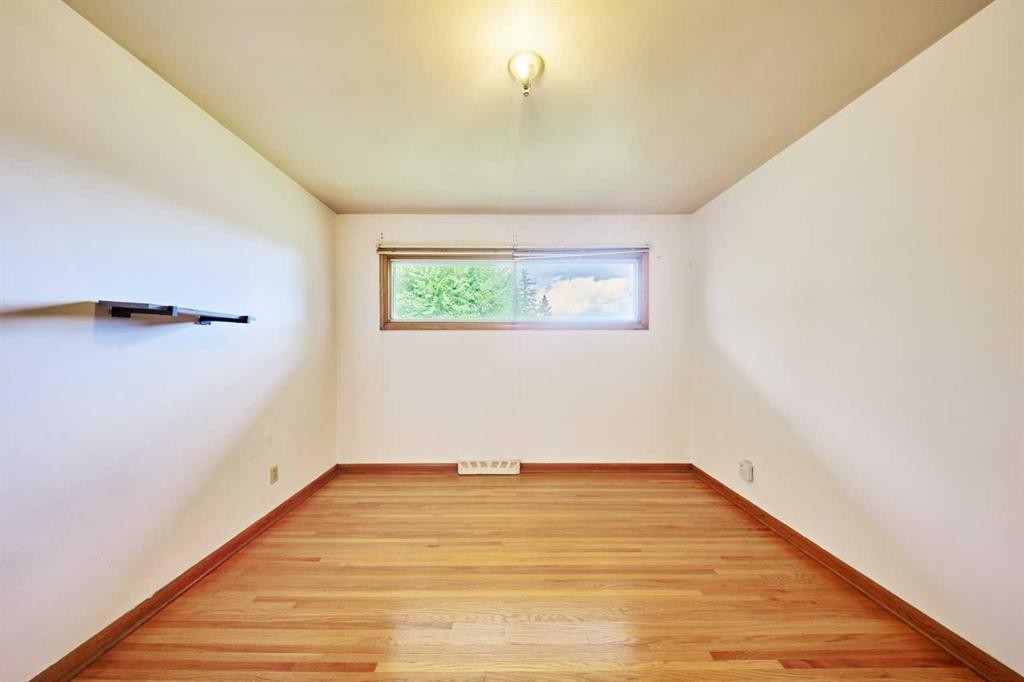 627 94 Avenue Sw, Calgary, AB - Indoor Photo Showing Other Room
