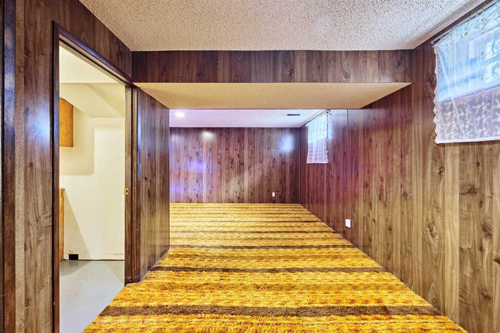 627 94 Avenue Sw, Calgary, AB - Indoor Photo Showing Other Room