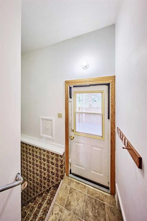 627 94 Avenue Sw, Calgary, AB - Indoor Photo Showing Other Room