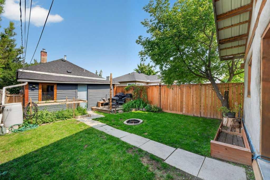 303 27 Avenue Ne, Calgary, AB - Outdoor
