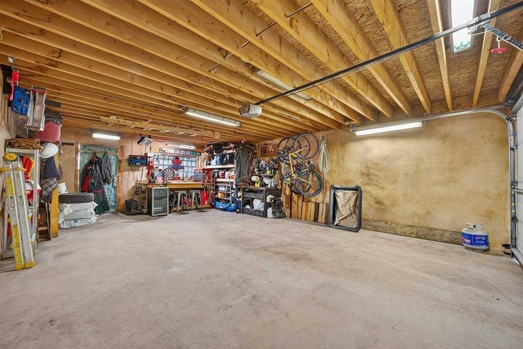 303 27 Avenue Ne, Calgary, AB - Indoor Photo Showing Basement