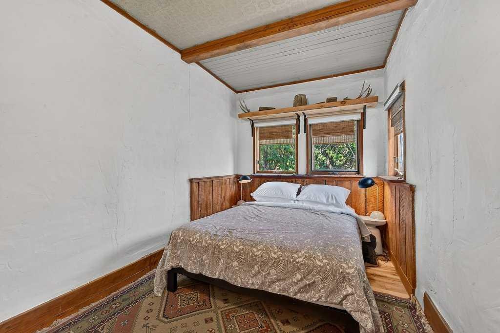 303 27 Avenue Ne, Calgary, AB - Indoor Photo Showing Bedroom