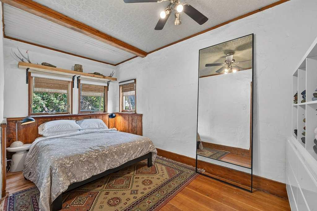 303 27 Avenue Ne, Calgary, AB - Indoor Photo Showing Bedroom