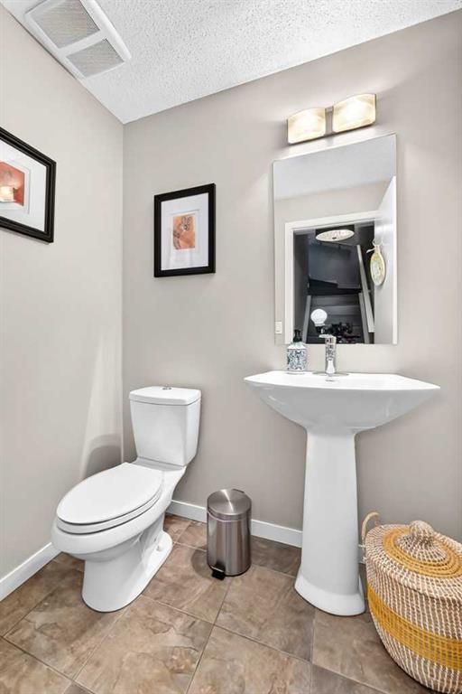 1915 Copperfield Boulevard Se, Calgary, AB - Indoor Photo Showing Bathroom