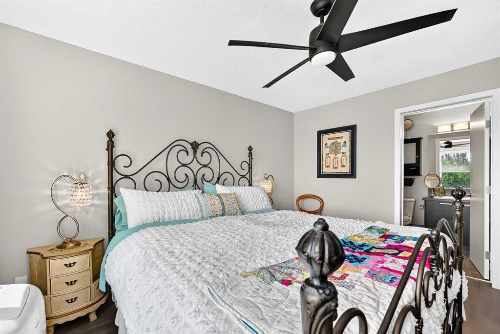 1915 Copperfield Boulevard Se, Calgary, AB - Indoor Photo Showing Bedroom