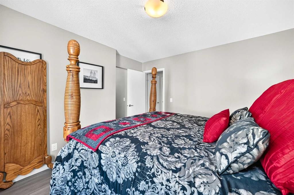 1915 Copperfield Boulevard Se, Calgary, AB - Indoor Photo Showing Bedroom