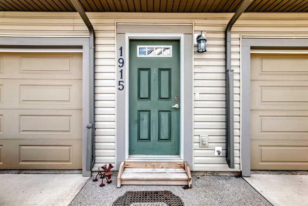 1915 Copperfield Boulevard Se, Calgary, AB - Outdoor With Exterior