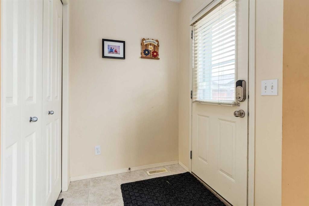 880 Prestwick Circle Se, Calgary, AB