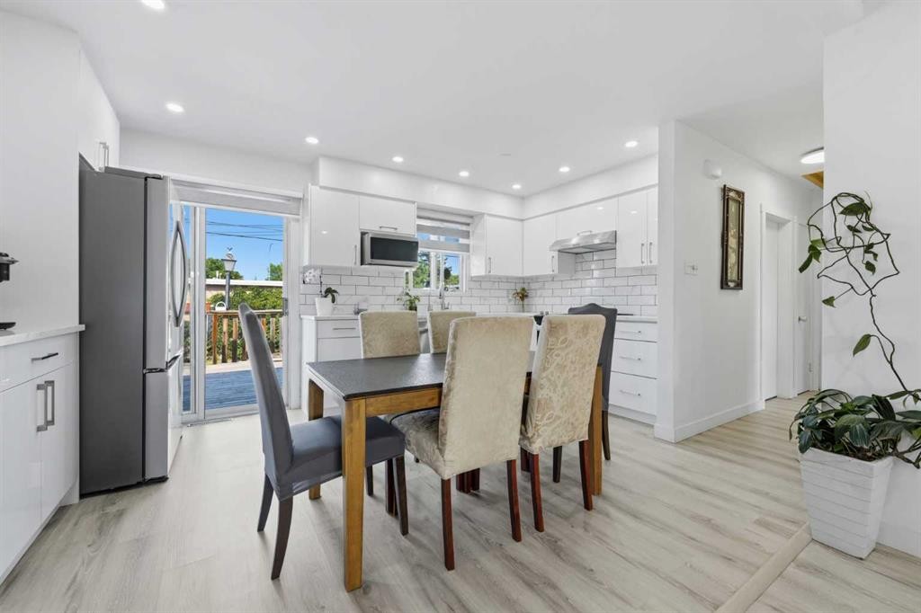 20 Rossburn Crescent Sw, Calgary, AB - Indoor Photo Showing Dining Room