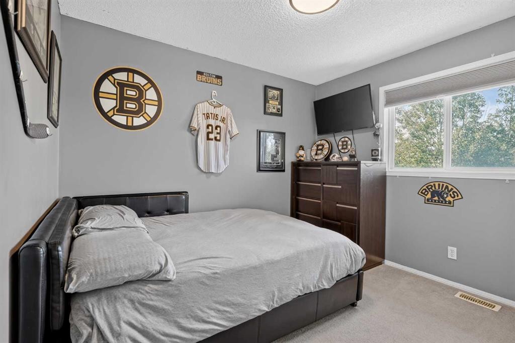 288 Evansbrooke Way Nw, Calgary, AB - Indoor Photo Showing Bedroom