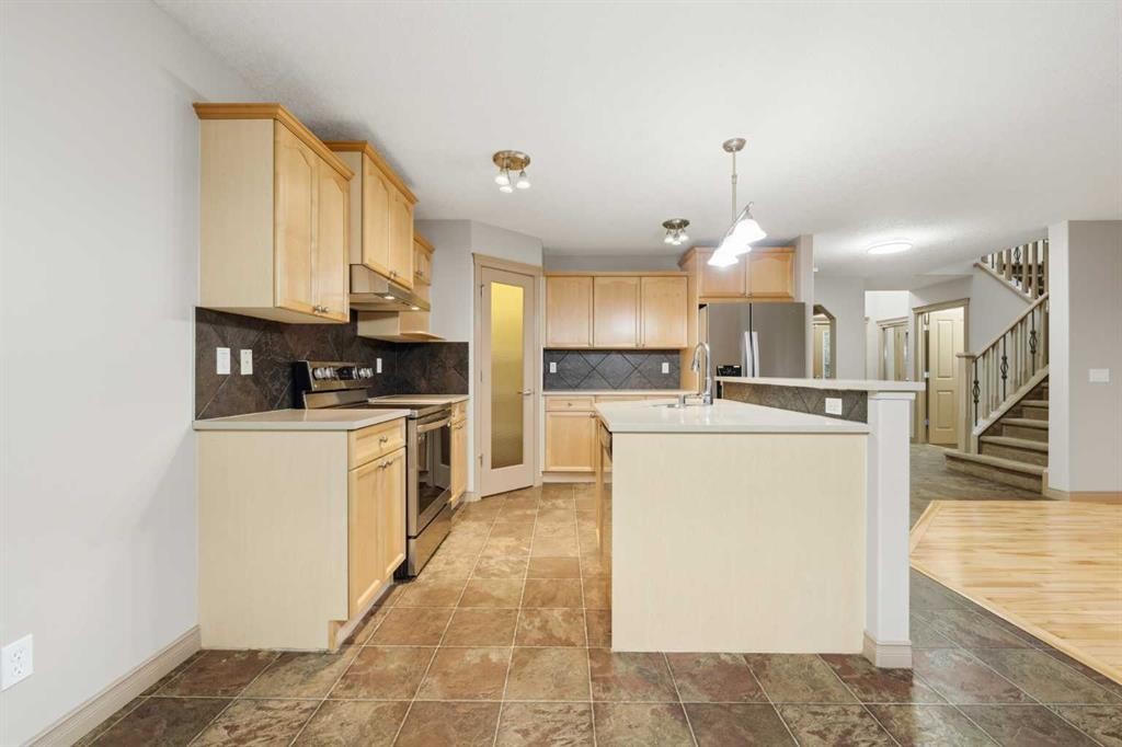 137 Evanscove Circle Nw, Calgary, AB - Indoor Photo Showing Kitchen