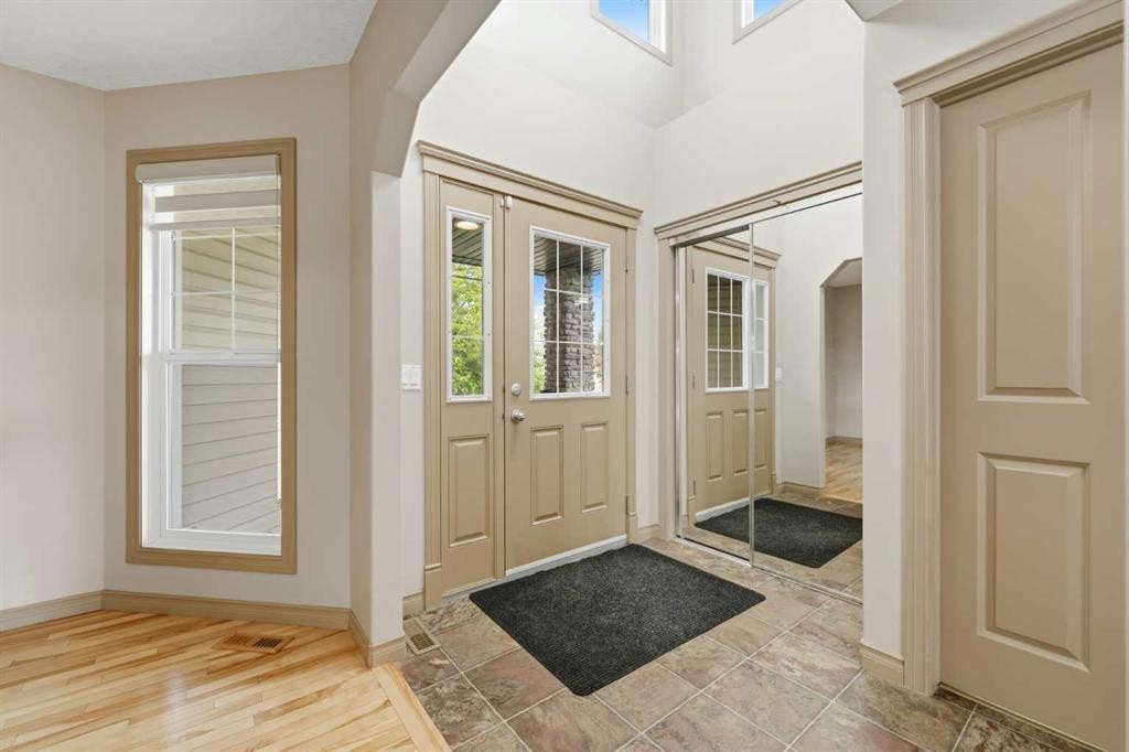 137 Evanscove Circle Nw, Calgary, AB - Indoor Photo Showing Other Room