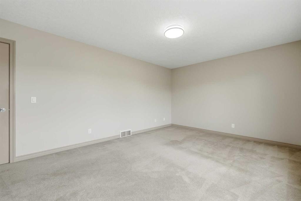 137 Evanscove Circle Nw, Calgary, AB - Indoor Photo Showing Other Room