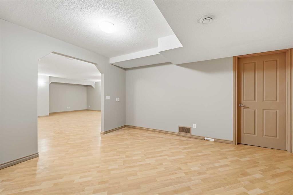 137 Evanscove Circle Nw, Calgary, AB - Indoor Photo Showing Other Room