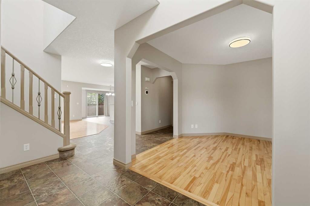 137 Evanscove Circle Nw, Calgary, AB - Indoor Photo Showing Other Room