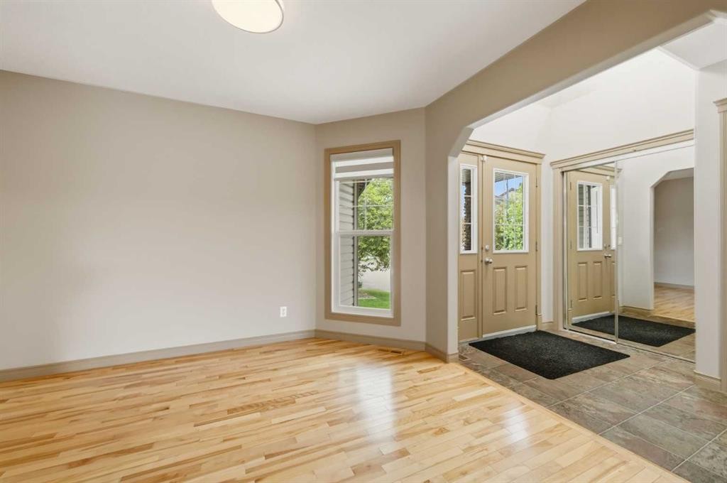 137 Evanscove Circle Nw, Calgary, AB - Indoor Photo Showing Other Room