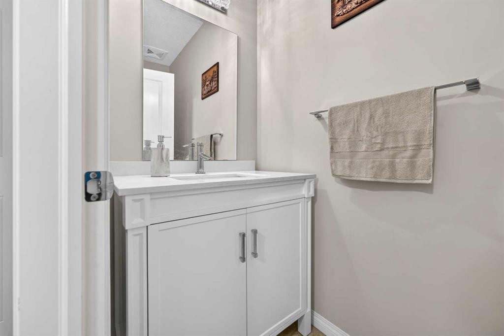 232 Walden Heights Se, Calgary, AB - Indoor Photo Showing Bathroom