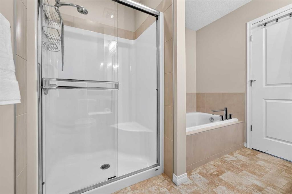 232 Walden Heights Se, Calgary, AB - Indoor Photo Showing Bathroom