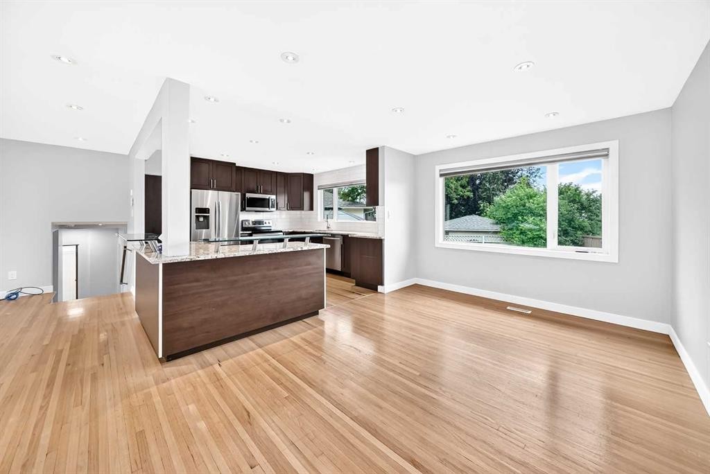 173 Cornwallis Drive Nw, Calgary, AB - Indoor Photo Showing Kitchen