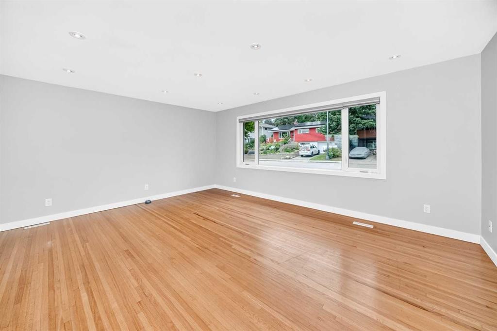 173 Cornwallis Drive Nw, Calgary, AB - Indoor Photo Showing Other Room