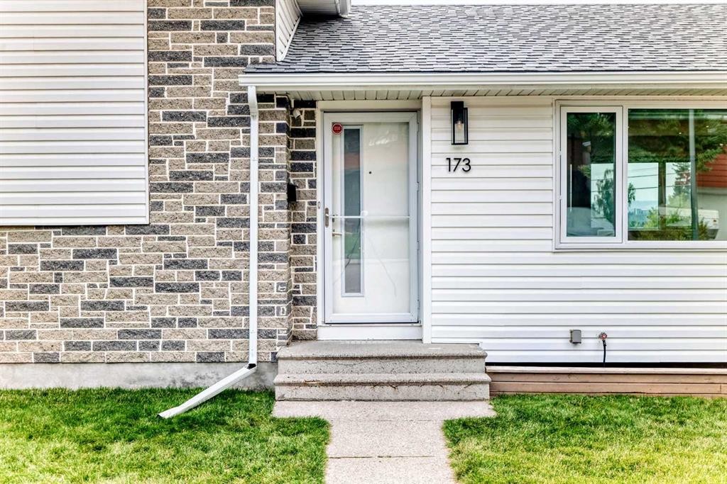 173 Cornwallis Drive Nw, Calgary, AB - Outdoor