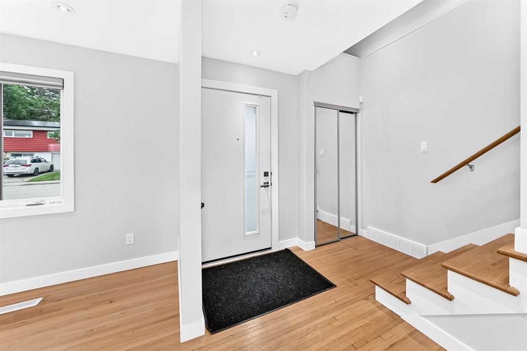173 Cornwallis Drive Nw, Calgary, AB - Indoor Photo Showing Other Room