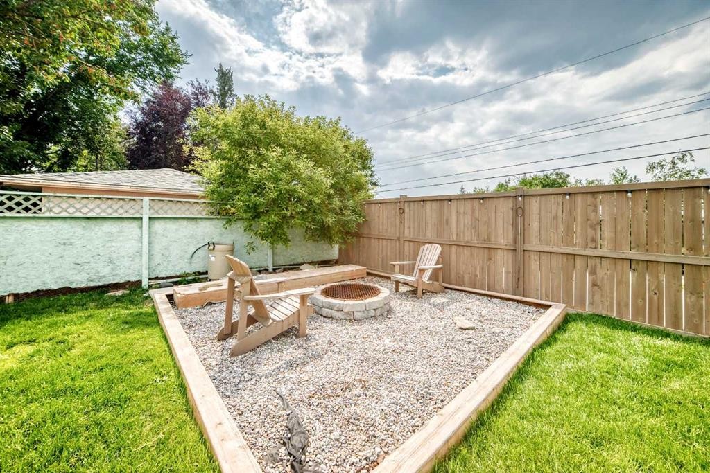 173 Cornwallis Drive Nw, Calgary, AB - Outdoor