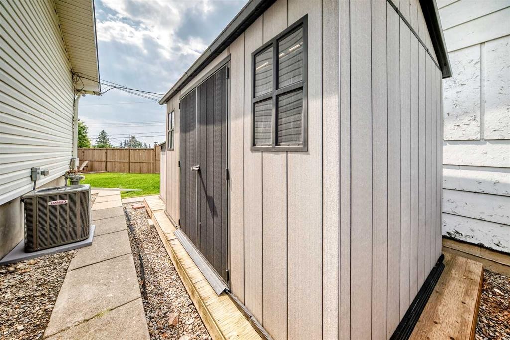173 Cornwallis Drive Nw, Calgary, AB - Outdoor With Exterior