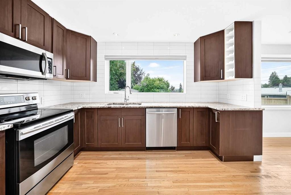 173 Cornwallis Drive Nw, Calgary, AB - Indoor Photo Showing Kitchen