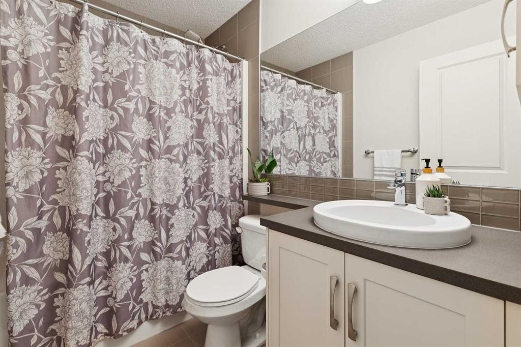 206 Nolanfield Villas Nw, Calgary, AB - Indoor Photo Showing Bathroom