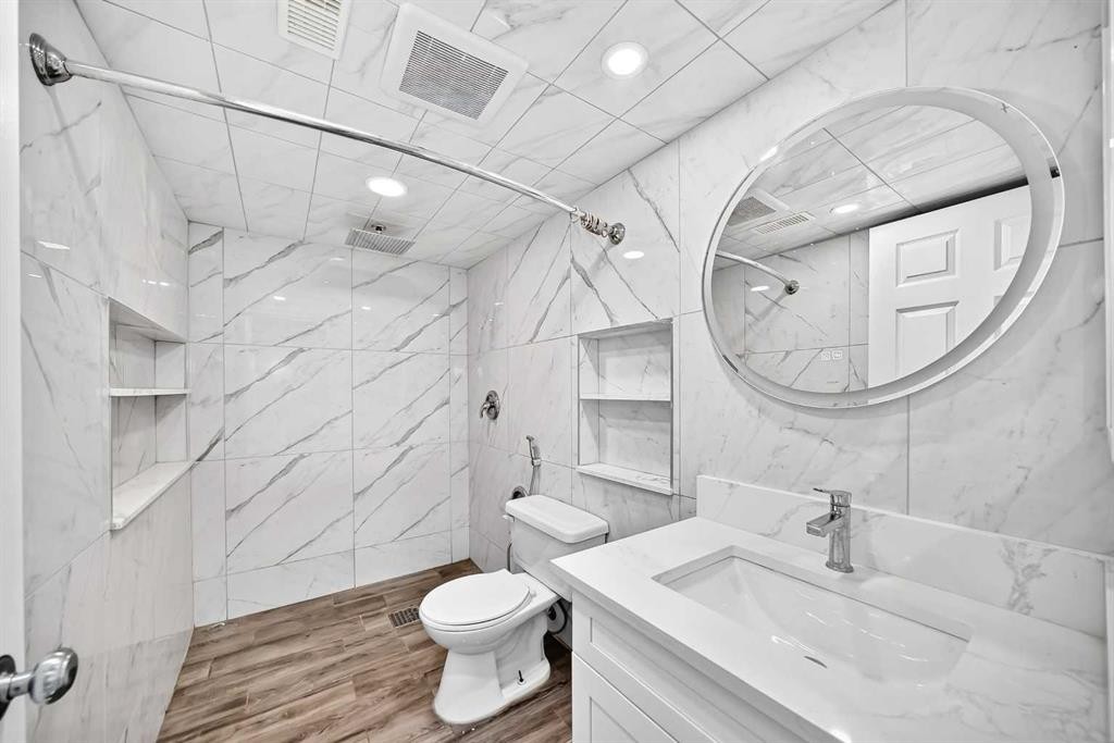 87 Tarawood Grove Ne, Calgary, AB - Indoor Photo Showing Bathroom
