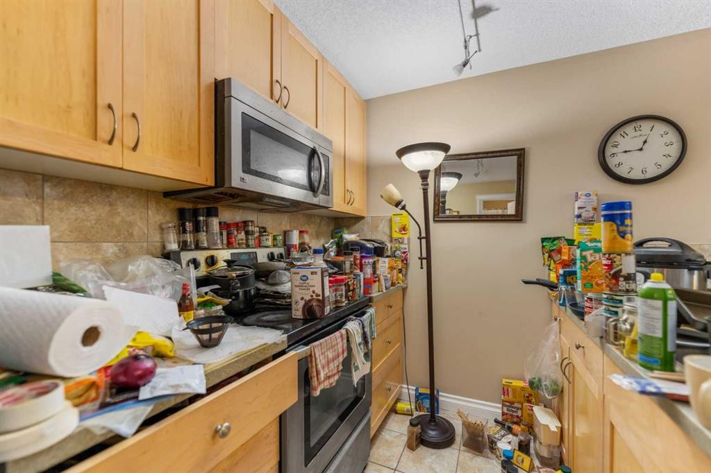 3113-24 Hemlock Crescent Sw, Calgary, AB - Indoor Photo Showing Kitchen