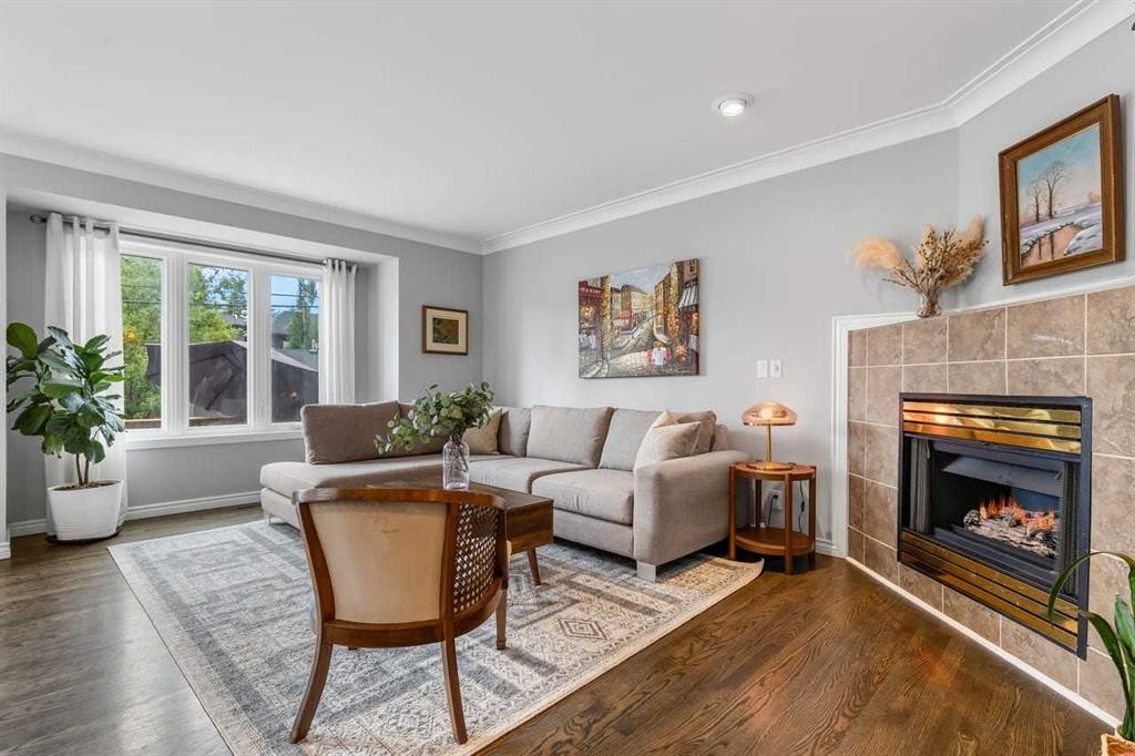 2031 2 Avenue Nw, Calgary, AB - Indoor Photo Showing Living Room With Fireplace