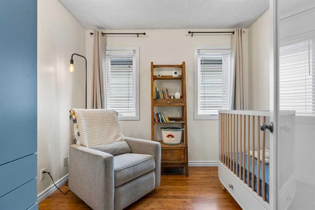 2031 2 Avenue Nw, Calgary, AB - Indoor Photo Showing Bedroom