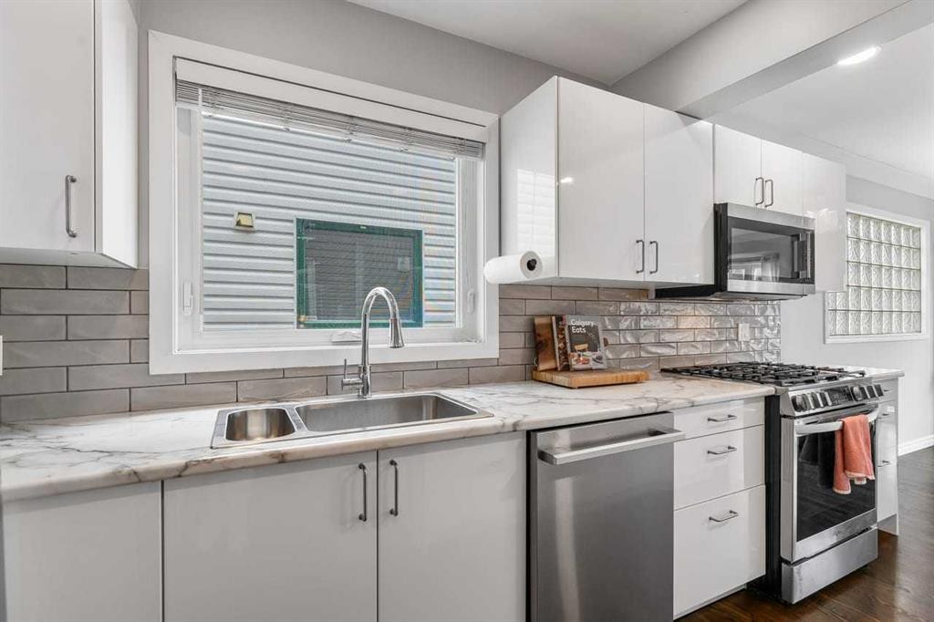 2031 2 Avenue Nw, Calgary, AB - Indoor Photo Showing Kitchen With Stainless Steel Kitchen With Double Sink
