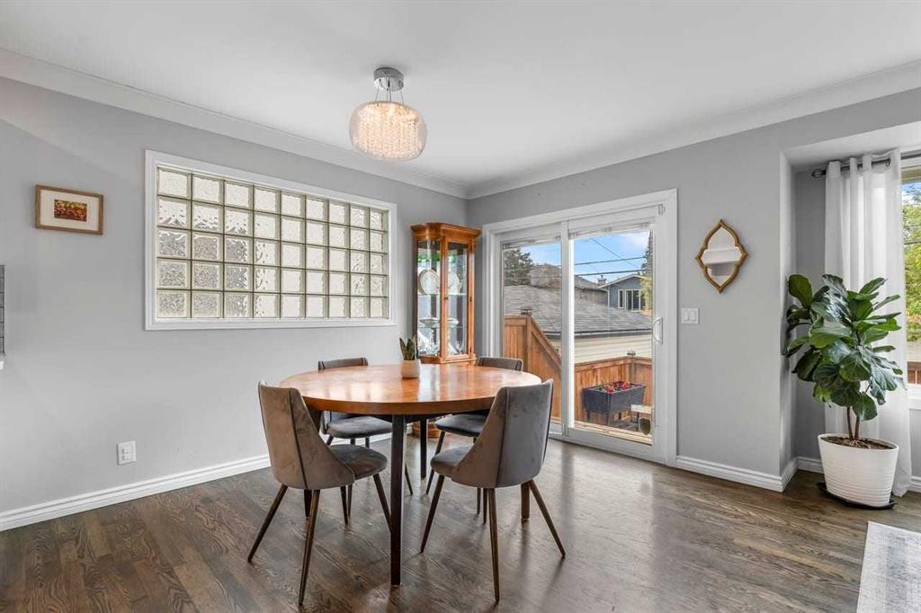 2031 2 Avenue Nw, Calgary, AB - Indoor Photo Showing Dining Room