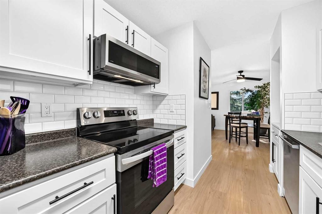 D-109 Stanley Avenue, Okotoks, AB - Indoor Photo Showing Kitchen With Upgraded Kitchen